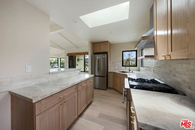 4718 Gaviota Avenue, Long Beach CA: https://media.crmls.org/mediaz/577448c9-50cb-4039-8df2-e5851c610aec.jpg
