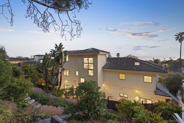 5787 Bellevue Ave, La Jolla CA: https://media.crmls.org/mediaz/577475a1-abb5-42e6-9730-af6c02755418.jpg