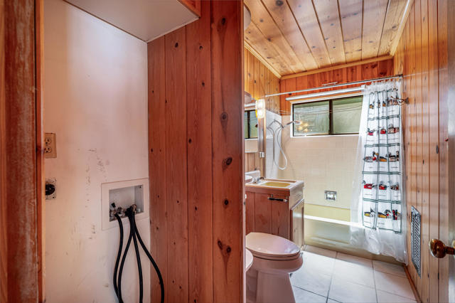 52551 Pine Ridge Road, Idyllwild CA: https://media.crmls.org/mediaz/5774d588-29a0-49da-b6ea-672b61652af5.jpg