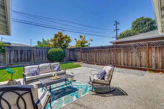 898 La Plata Plaza, Campbell CA: https://media.crmls.org/mediaz/5775422c-6ef5-4480-a6b3-a61726533d70.jpg