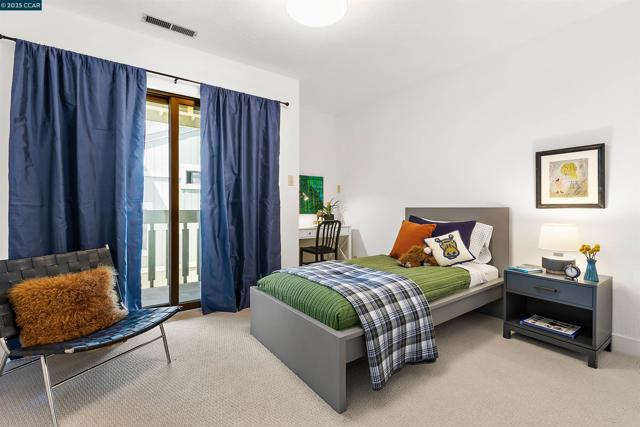 220 Devonshire Ct, Pleasant Hill CA: https://media.crmls.org/mediaz/5775d1be-4812-4410-b9f2-a67dab76d59c.jpg