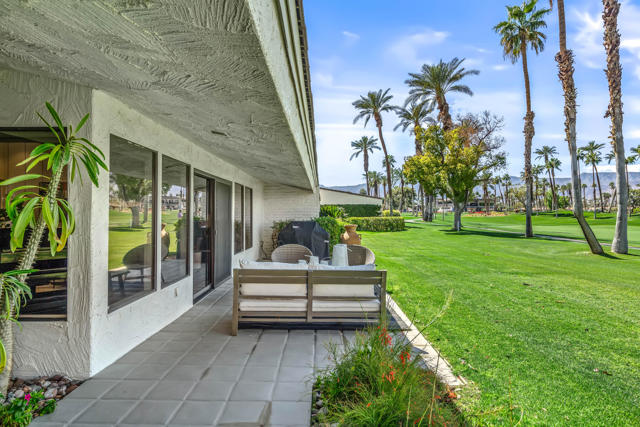 44841 Desert Horizons Drive, Indian Wells CA: https://media.crmls.org/mediaz/57778e75-5db7-422c-b287-5f2353bf2c82.jpg