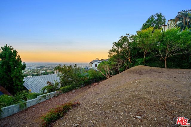 3775 Amesbury Road, Los Angeles CA: https://media.crmls.org/mediaz/5777cfe5-b489-40cc-8243-bbc00c739eed.jpg