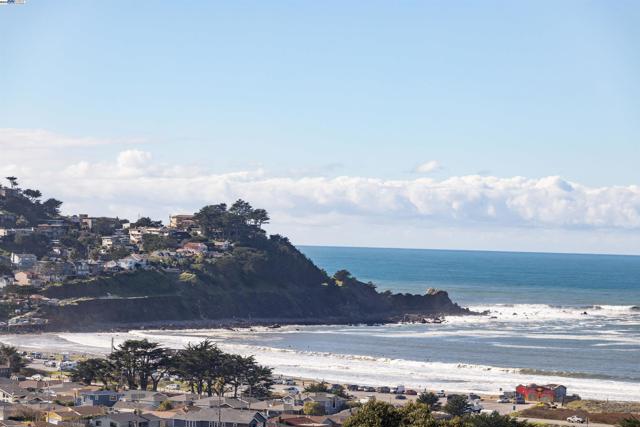 674 Corona Dr, Pacifica CA: https://media.crmls.org/mediaz/5778ac7b-62b9-4e6f-b992-f4c31d6e1d7c.jpg