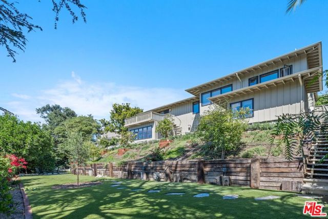 13201 Cheltenham Drive, Sherman Oaks CA: https://media.crmls.org/mediaz/5778ea46-9c09-46ba-8e5c-060e983301fb.jpg