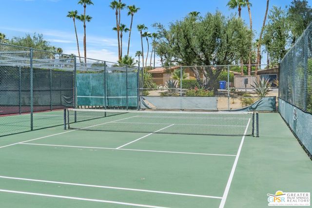 1852 N Mira Loma Way, Palm Springs CA: https://media.crmls.org/mediaz/57795db3-9d10-4dc4-97be-a103616c029d.jpg