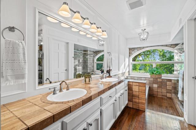 9900 Walter Welsher Court, Gilroy CA: https://media.crmls.org/mediaz/5779d2a6-2228-42cf-88ab-38193bfd830e.jpg