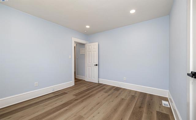4015 SAN JUAN ST, Oakland CA: https://media.crmls.org/mediaz/5779f79e-5d27-4948-8777-90ebb92dd9d5.jpg