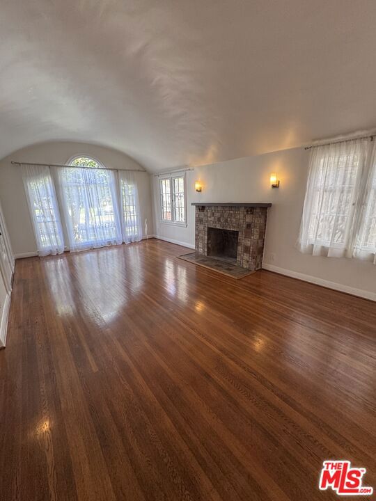 621 S Highland Avenue, Los Angeles CA: https://media.crmls.org/mediaz/5779fa0a-f91a-418c-9a05-a5d1bf055de8.jpg