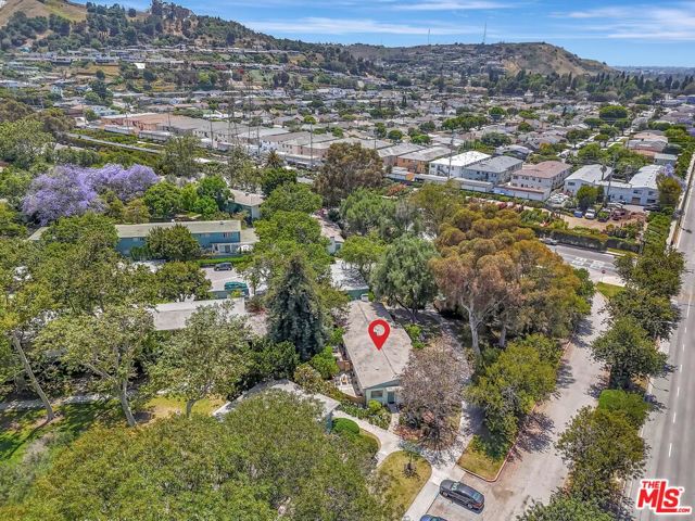 5513 Village, Los Angeles CA: https://media.crmls.org/mediaz/577a99a7-f185-40df-be8a-ab1cc1420251.jpg