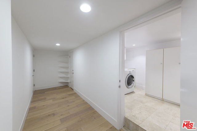 8581 Cole Crest Drive, Los Angeles CA: https://media.crmls.org/mediaz/577aa10a-9600-4233-b3f5-48b2efd0fef3.jpg