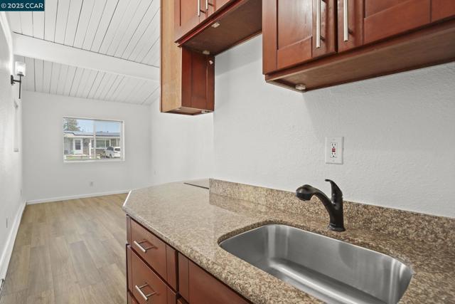 2206 Gehringer Dr, Concord CA: https://media.crmls.org/mediaz/577ab250-cbe5-485f-acba-58da2ef4dc49.jpg