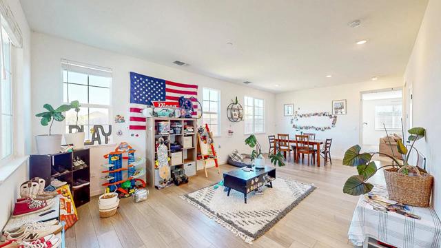 677 Sacramento Way, Hollister CA: https://media.crmls.org/mediaz/577acf38-801e-4a2c-a155-cfb2bcf3e7ee.jpg