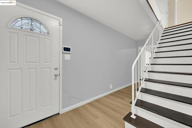 2524 Parker Ave, Oakland CA: https://media.crmls.org/mediaz/577ad8bd-3b7f-4403-971d-73c17b1ae97a.jpg
