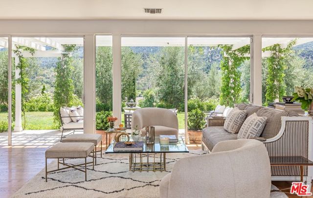 10999 Ojai Santa Paula Road, Ojai CA: https://media.crmls.org/mediaz/577b532c-a731-4f65-93f4-0fe9afe50fec.jpg