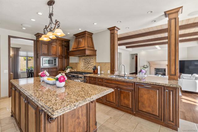 17941 Vista Lomas Dr, Poway CA: https://media.crmls.org/mediaz/577b580f-0253-44ab-b624-8e7259f4d80a.jpg