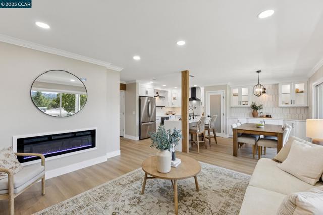 2101 Golden Rain, Walnut Creek CA: https://media.crmls.org/mediaz/577b61ff-f5a8-4353-b2e8-5ad54998097a.jpg