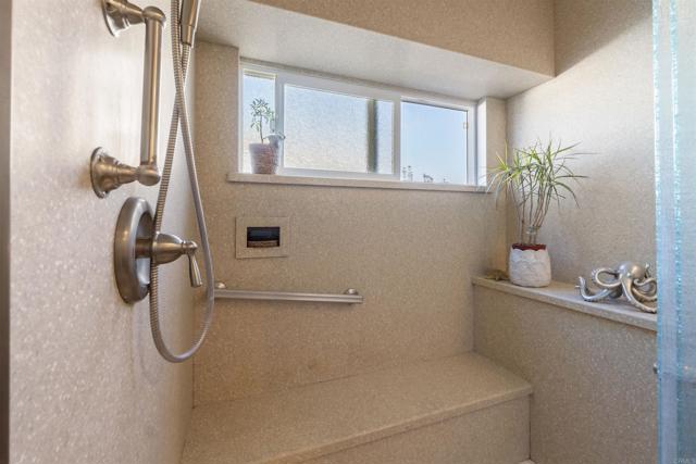 Detail Gallery Image 27 of 46 For 633 Cantara Ln, Vista,  CA 92081 - 3 Beds | 2/1 Baths