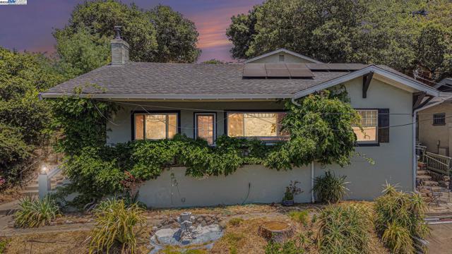 925 GRANDVIEW AVE, Martinez CA: https://media.crmls.org/mediaz/577bc5a8-4cdb-4a31-b82d-ff269cdeb0e0.jpg