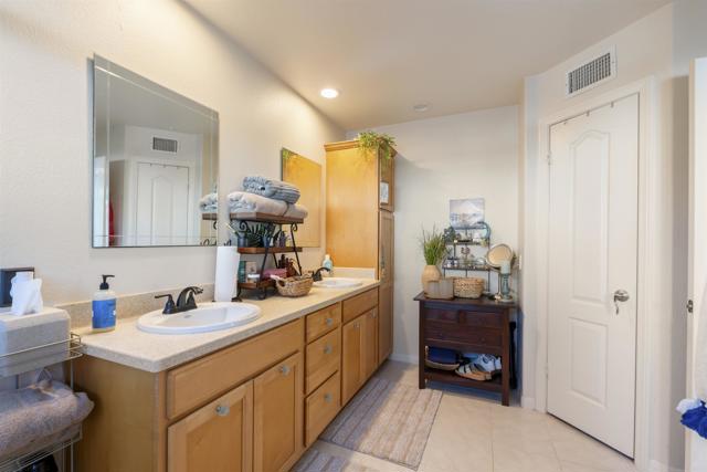 Detail Gallery Image 26 of 46 For 633 Cantara Ln, Vista,  CA 92081 - 3 Beds | 2/1 Baths