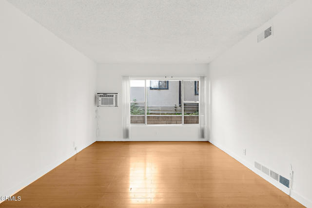 Detail Gallery Image 13 of 29 For 210 S Catalina Ave, Pasadena,  CA 91106 - – Beds | – Baths