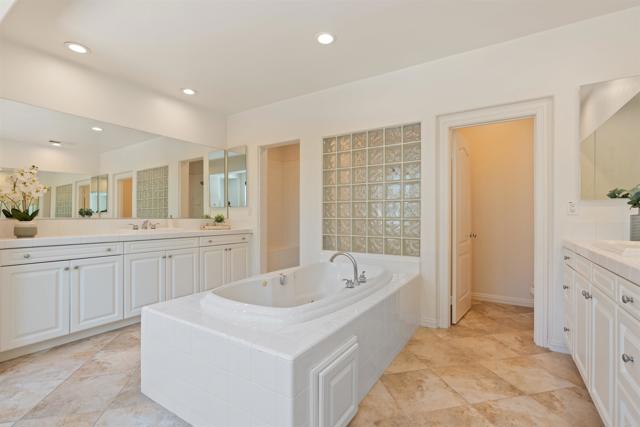 3463 Corte Fresa, Carlsbad CA: https://media.crmls.org/mediaz/577d1386-a01b-499c-a5fe-71442582ff31.jpg