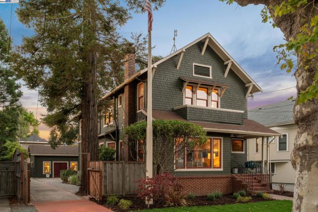 1335 Grove St, Alameda CA: https://media.crmls.org/mediaz/577d4c4c-e279-468f-9de9-f5433746c680.jpg