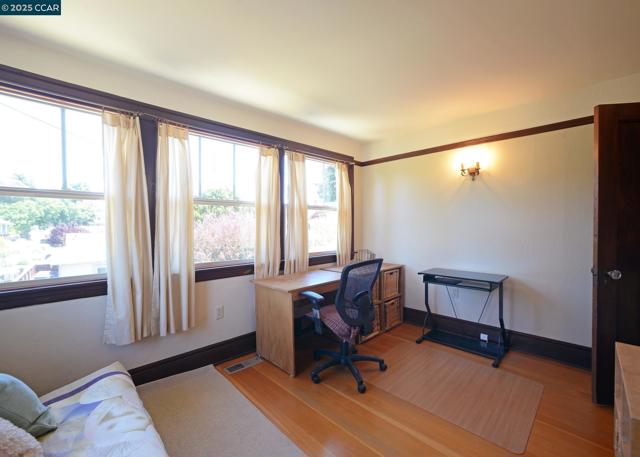 1331 Court Street, Martinez CA: https://media.crmls.org/mediaz/577d728e-eb93-472a-9bcf-b045b929f0b9.jpg