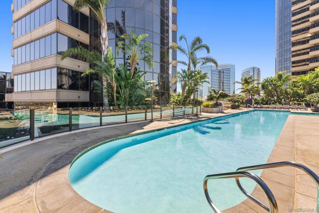 200 Harbor Dr, San Diego CA: https://media.crmls.org/mediaz/577d7ef3-70f2-499f-8603-a395d4d1063a.jpg