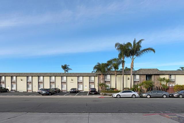 6666 Beadnell Way, San Diego CA: https://media.crmls.org/mediaz/577d8ce2-eb3c-4289-b3b7-cc7a6842b63c.jpg