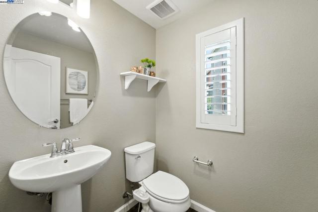 418 Desert Holly St, Milpitas CA: https://media.crmls.org/mediaz/577d90a0-04ef-46a6-accf-833f899e51d4.jpg