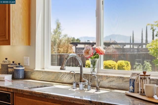 21 Mercury Ct, Pleasant Hill CA: https://media.crmls.org/mediaz/577df32e-2653-4988-a8eb-8198ed8b225f.jpg