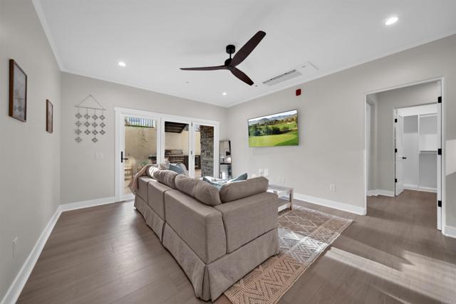 Image 30 of 59 For 812 Cleveland Street 1