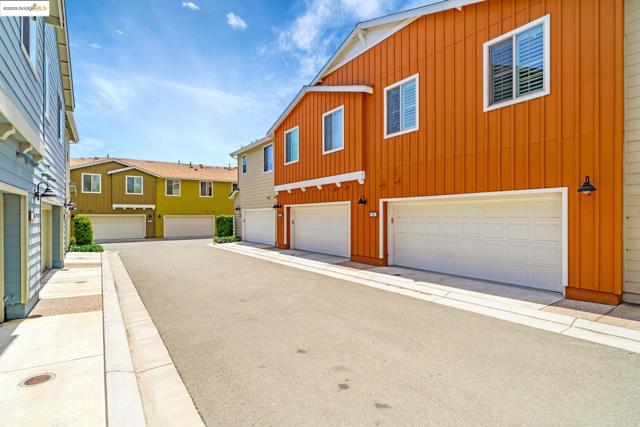 114 Teasel Cmn, Livermore CA: https://media.crmls.org/mediaz/577eec2e-4d1b-48b8-a24d-ddf75c683a77.jpg
