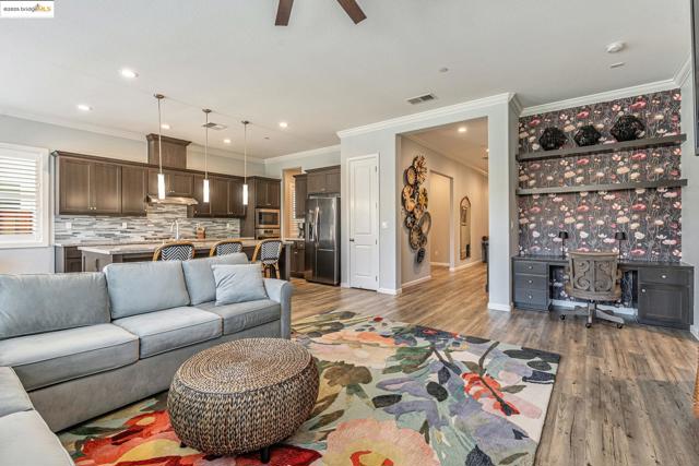 226 Wynn St, Oakley CA: https://media.crmls.org/mediaz/577f0053-2482-444f-97d8-7dbdb5107c02.jpg