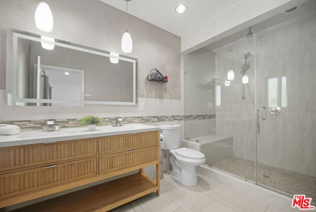 4719 W Wortser Avenue, Sherman Oaks CA: https://media.crmls.org/mediaz/577f2f6b-021f-4592-b580-1d7279d544d7.jpg