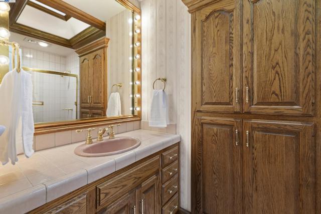 5145 Springdale Ave, Pleasanton CA: https://media.crmls.org/mediaz/577f6642-bdab-490c-a883-707fdd79e311.jpg