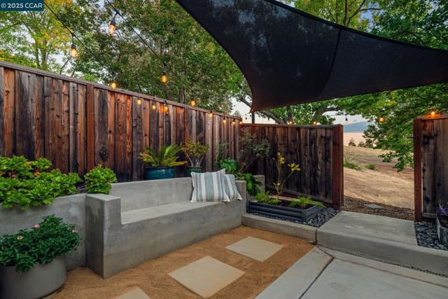 2510 Tea Tree Ct, Martinez CA: https://media.crmls.org/mediaz/577fa9f5-4f6a-44b2-aaf0-977b345ca9d7.jpg