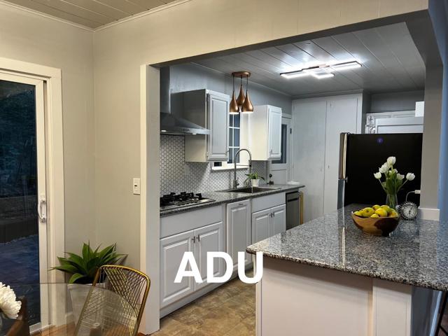 23110 Old Santa Cruz Highway, Los Gatos CA: https://media.crmls.org/mediaz/577fd09d-c34d-4186-b446-219466a65fc2.jpg