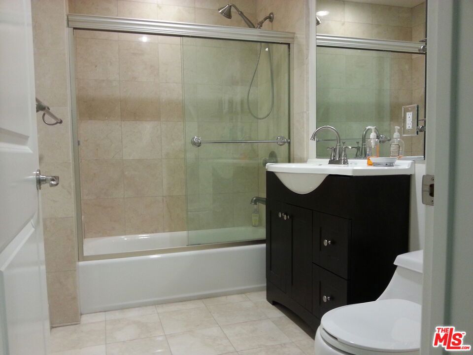 1043 S Kenmore Avenue #506