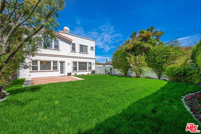 1756 Ruhland Avenue, Manhattan Beach CA: https://media.crmls.org/mediaz/578051a6-a3b8-4ae7-a047-99dbbfffba46.jpg