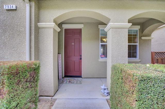 7934 Spanish Oak Circle, Gilroy CA: https://media.crmls.org/mediaz/57808282-48fd-4361-9c73-3682a6898714.jpg