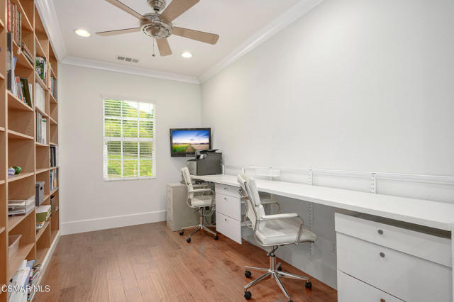 650 Astera Court, Newbury Park CA: https://media.crmls.org/mediaz/5780af76-b3db-4ae4-82f6-3e2eb44276bb.jpg