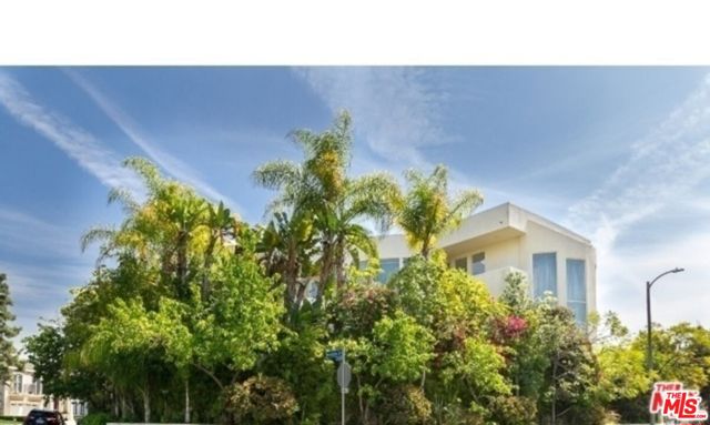 2470 Venus Drive, Los Angeles CA: https://media.crmls.org/mediaz/57810e74-ec03-46bd-927b-eaaecd59106a.jpg