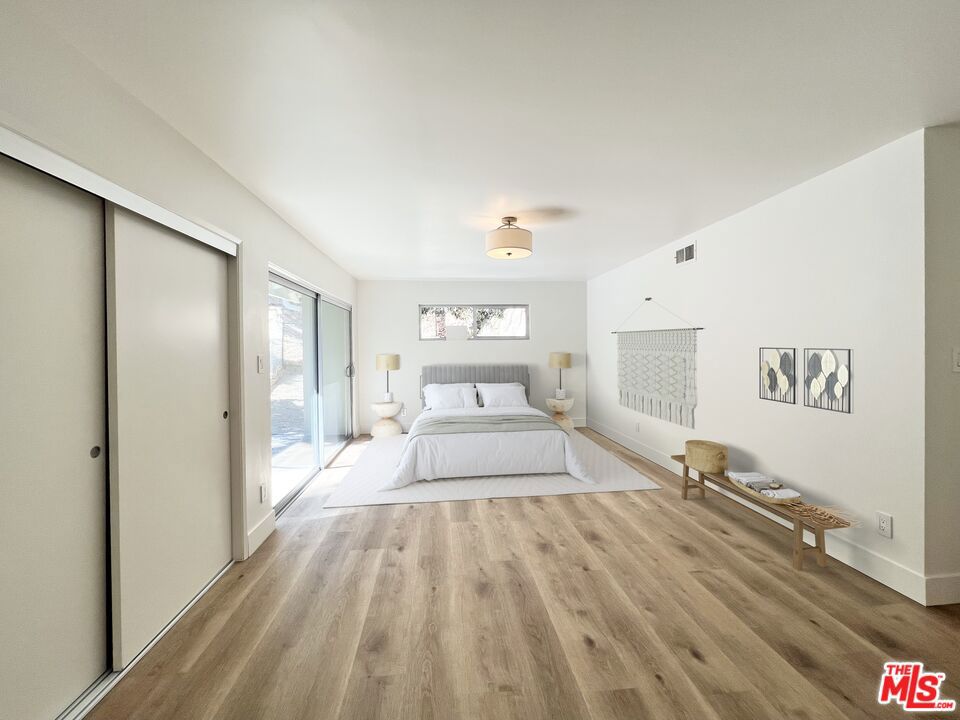 https://media.crmls.org/mediaz/57813d49-7d67-4b9f-9ffb-fa2e212c22fa.jpg?preset=X-Large