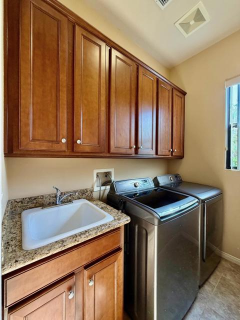 35373 Vista Montana Court, Cathedral City CA: https://media.crmls.org/mediaz/57820ae3-5a21-4a5f-85a4-b5667ed5b09d.jpg