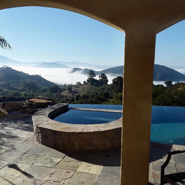 944 Rainbow Crest Road, Fallbrook CA: https://media.crmls.org/mediaz/5782ddb9-6cce-4b4b-bdc7-478d8dbefb34.jpg