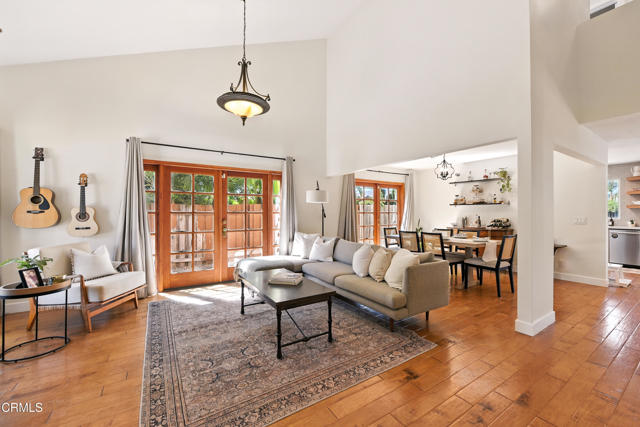 497 Azalea Street, Thousand Oaks CA: https://media.crmls.org/mediaz/57833509-7f4b-4a5b-b40e-5aa7f0483e7b.jpg