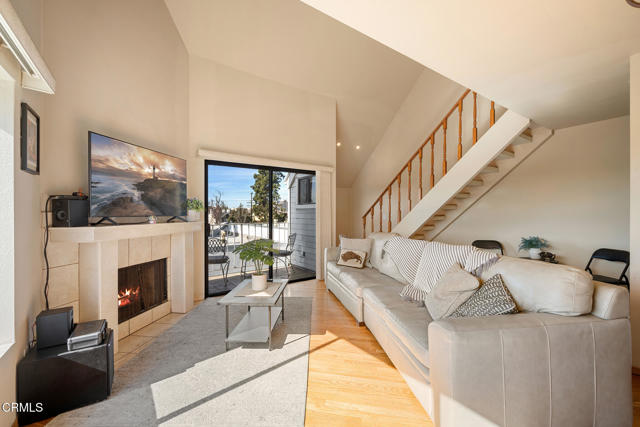 1121 E Wilson Avenue, Glendale CA: https://media.crmls.org/mediaz/578365c0-50a0-4481-9690-0890d33c4d54.jpg