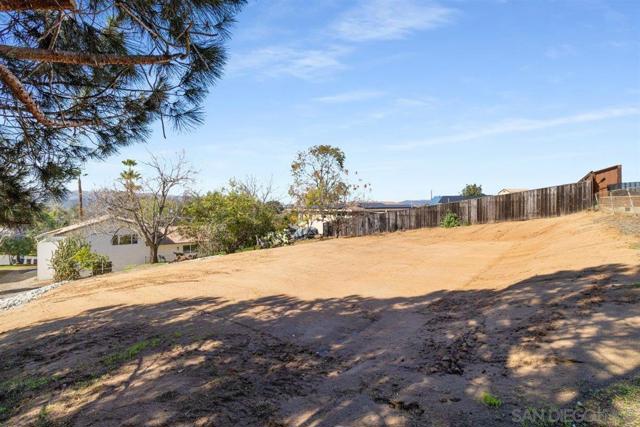 1756 Alhudson Dr, Escondido CA: https://media.crmls.org/mediaz/57838de6-44a5-4651-90ee-285b865b64ed.jpg